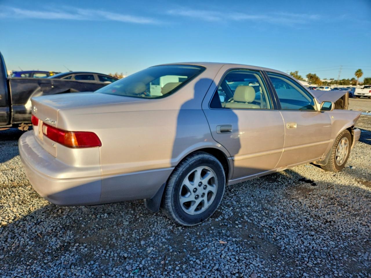 1997 TOYOTA CAMRY CE photo 3