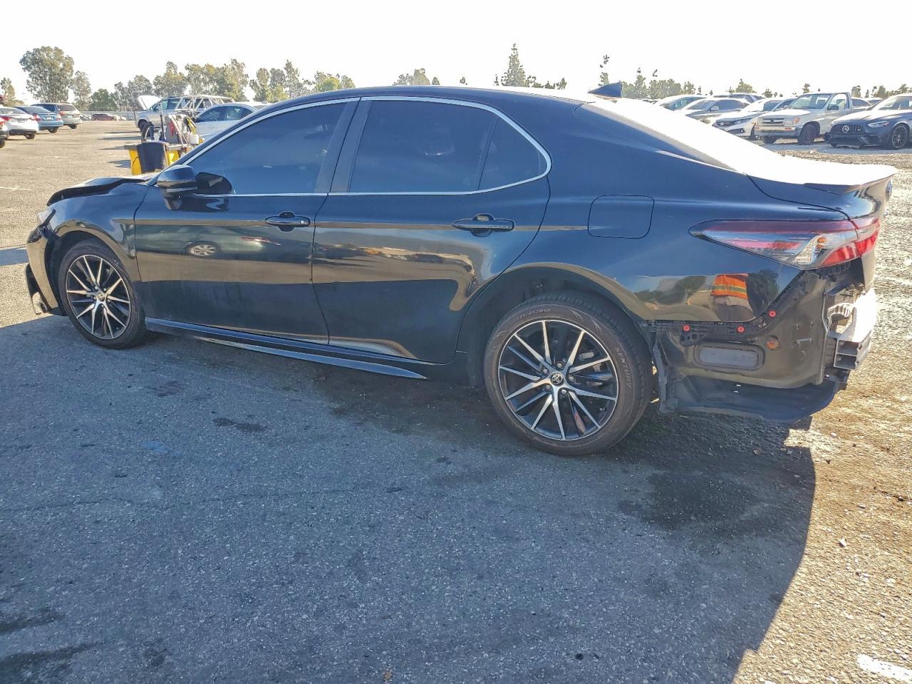 2021 TOYOTA CAMRY SE photo 2