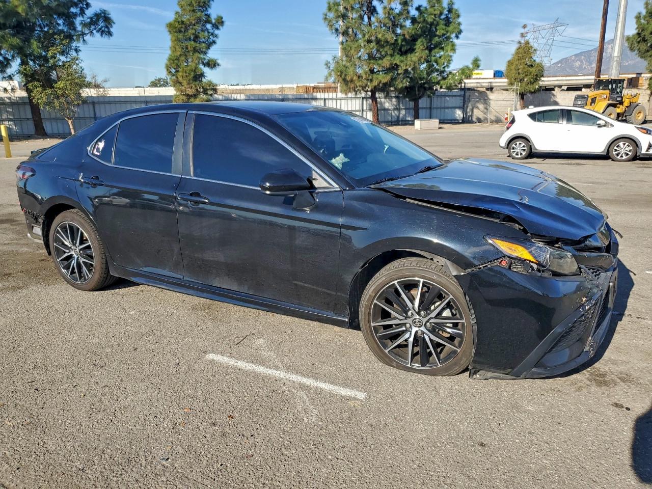 2021 TOYOTA CAMRY SE photo 4