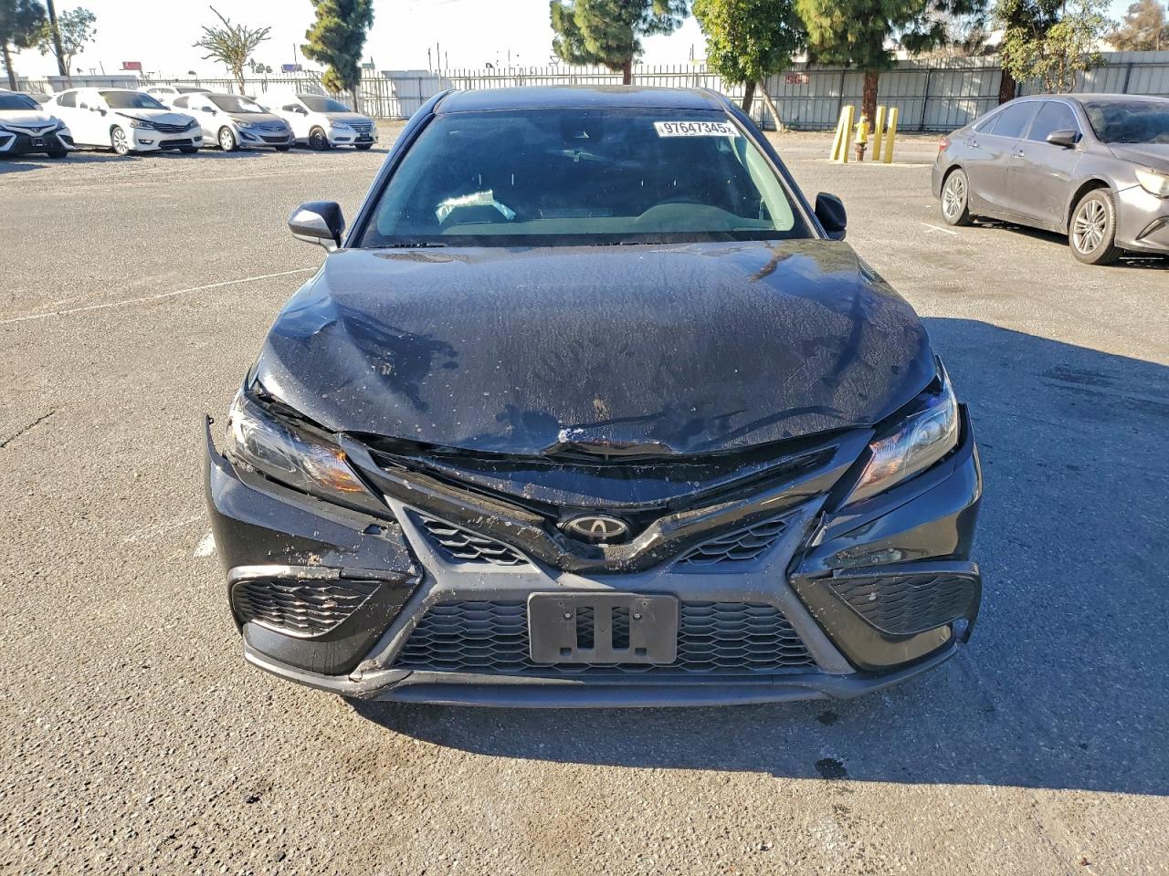 2021 TOYOTA CAMRY SE photo 5