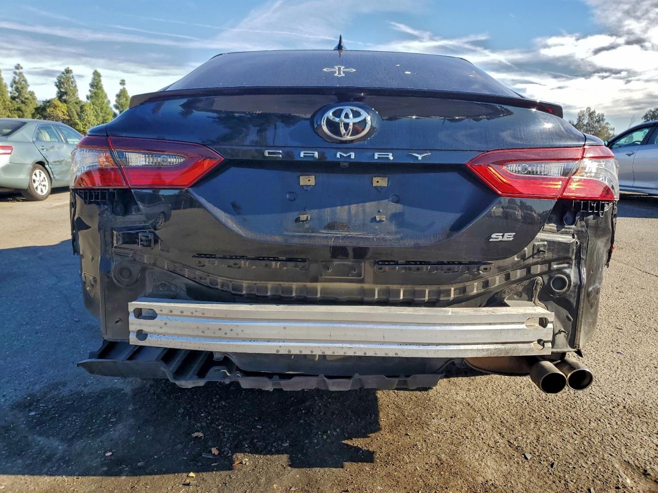 2021 TOYOTA CAMRY SE photo 6