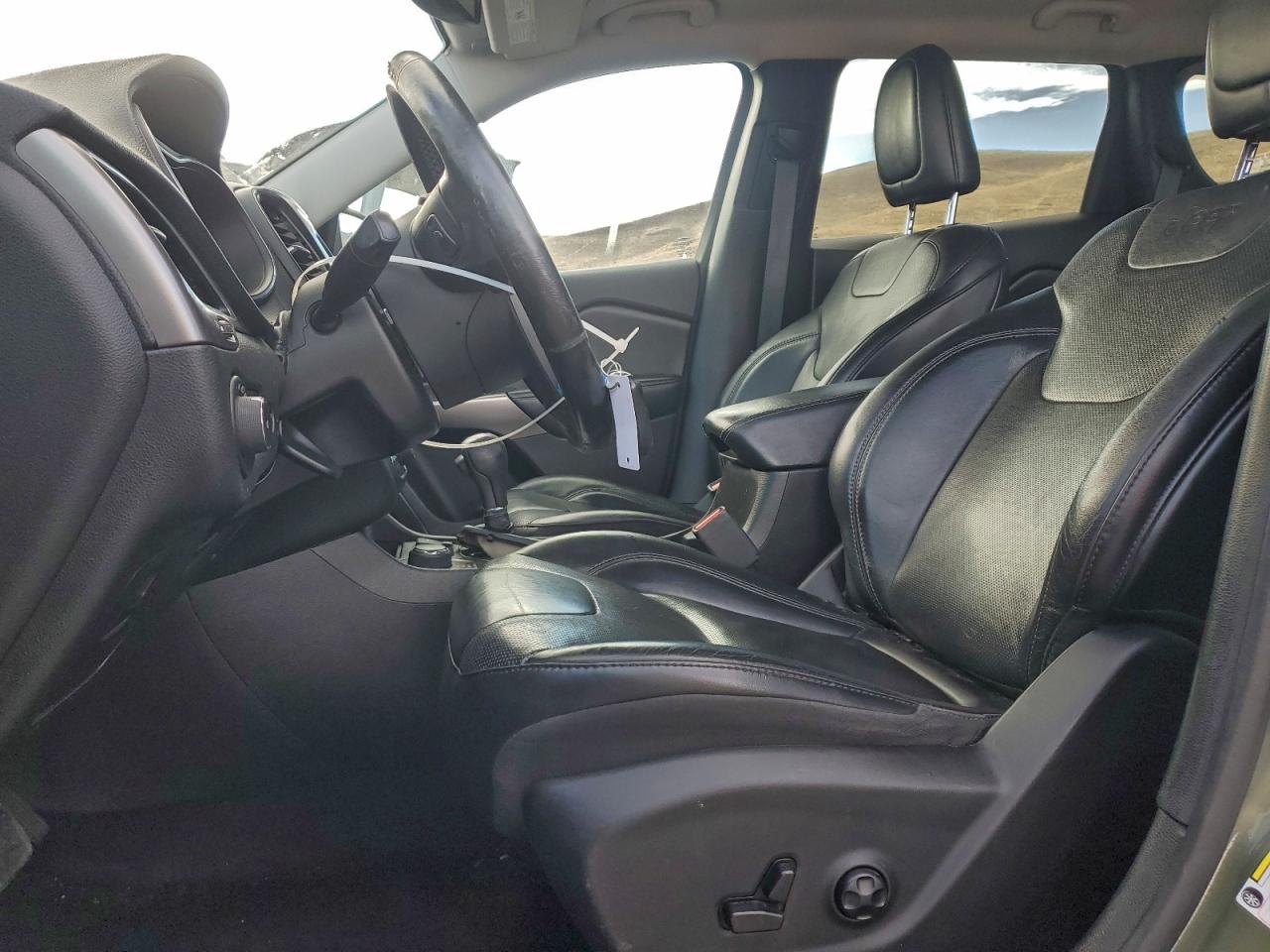 2021 JEEP CHEROKEE LATITUDE LUX photo 7