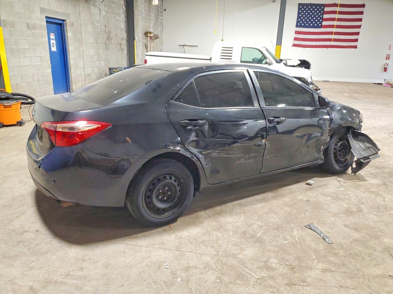 2017 TOYOTA COROLLA L photo 3