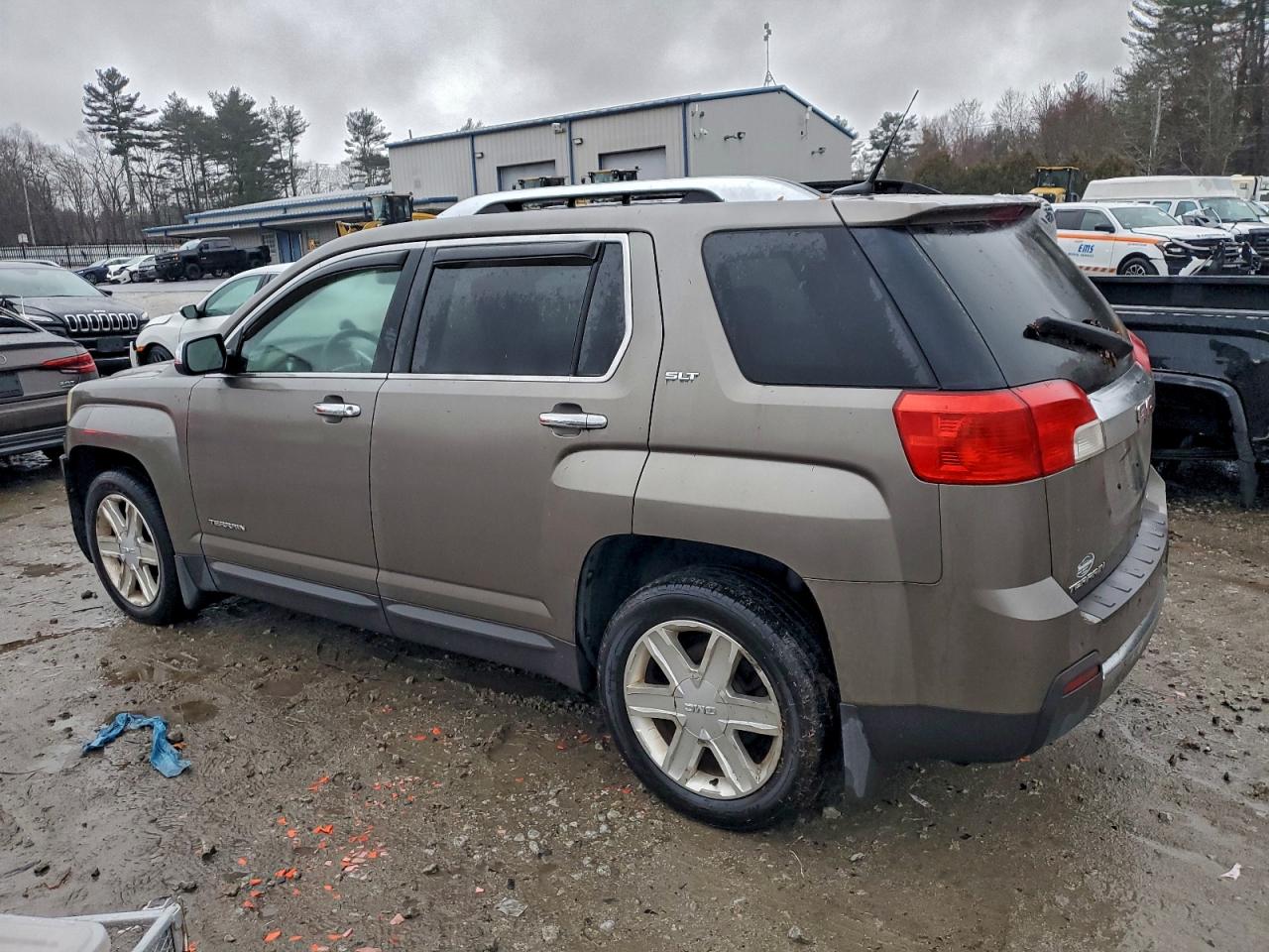 2011 GMC TERRAIN SLT photo 2