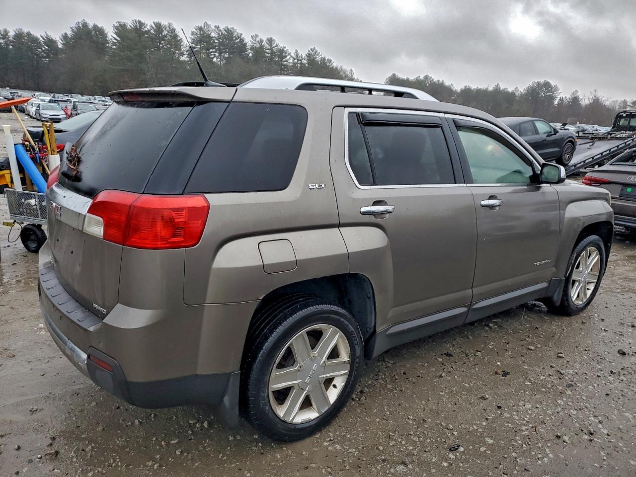 2011 GMC TERRAIN SLT photo 3