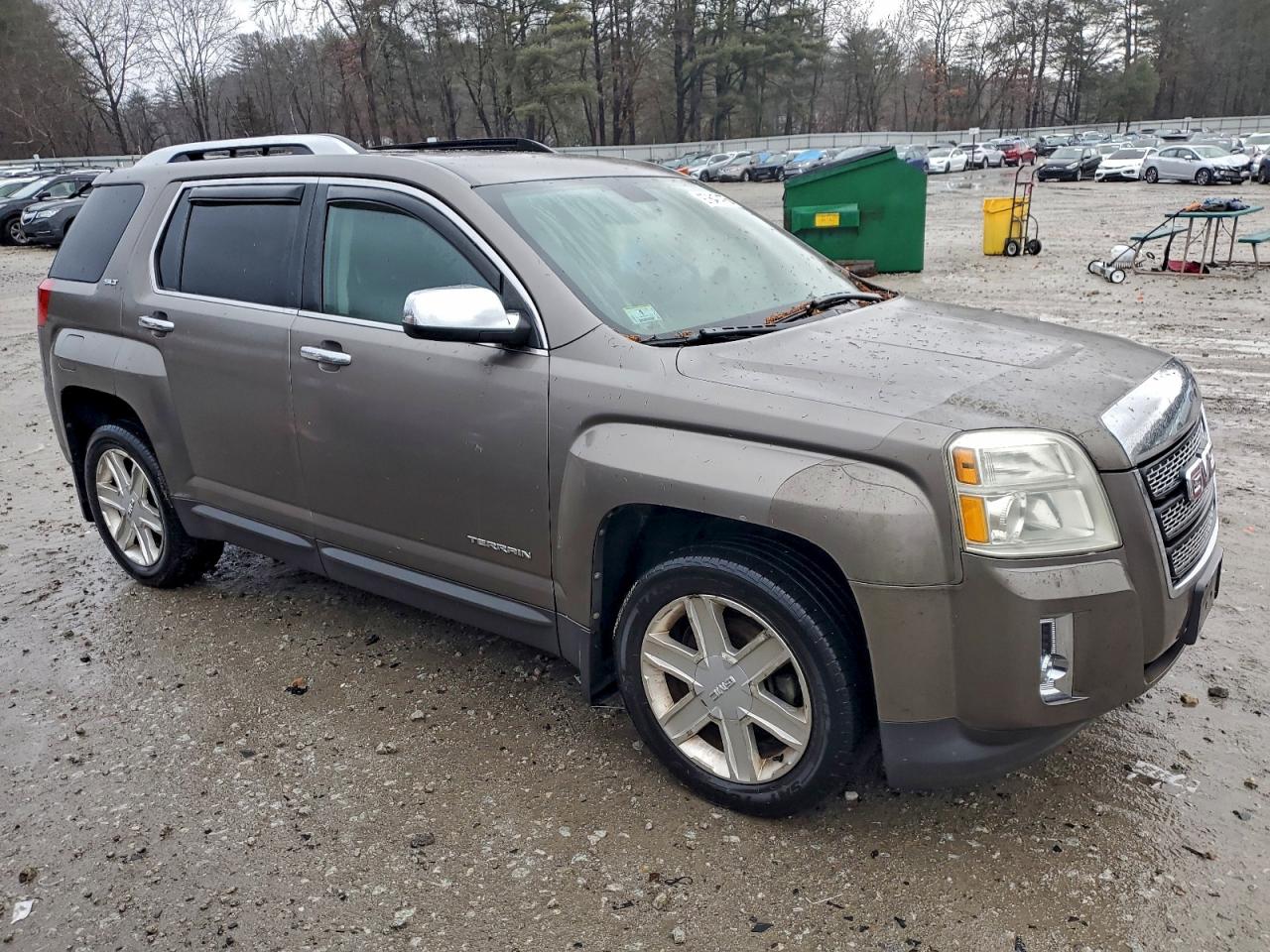 2011 GMC TERRAIN SLT photo 4