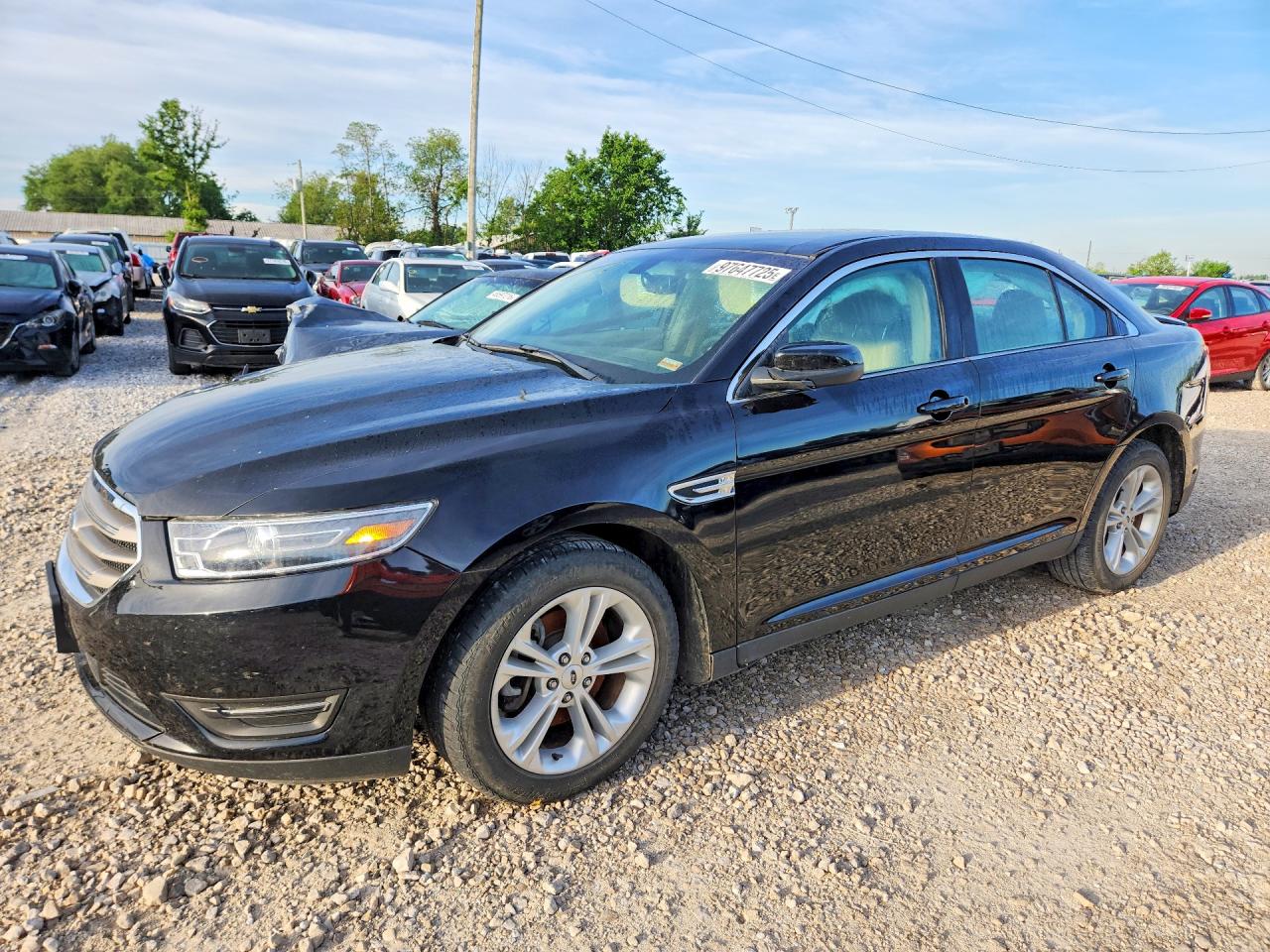 2018 FORD TAURUS SEL photo 2