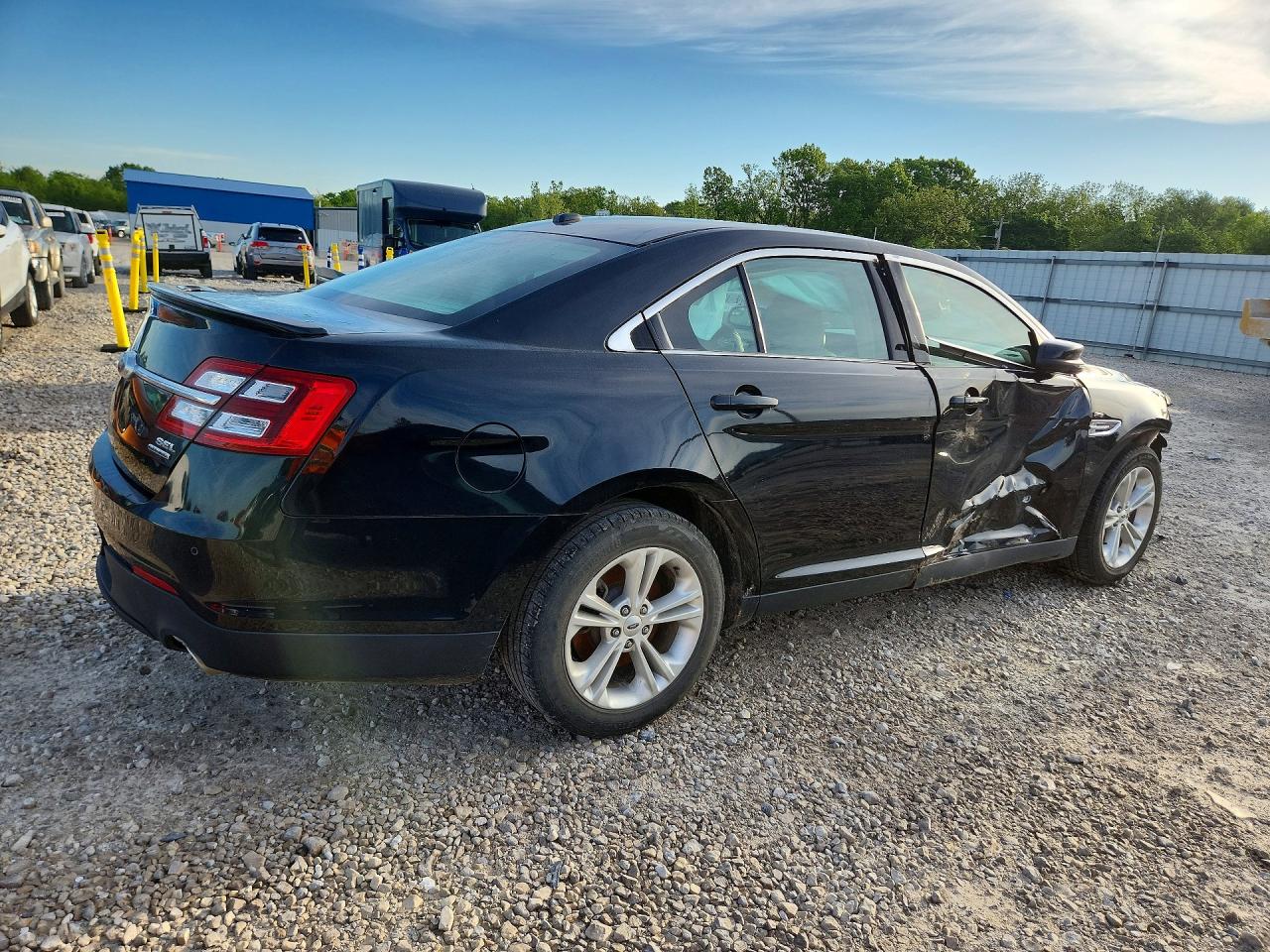 2018 FORD TAURUS SEL photo 6
