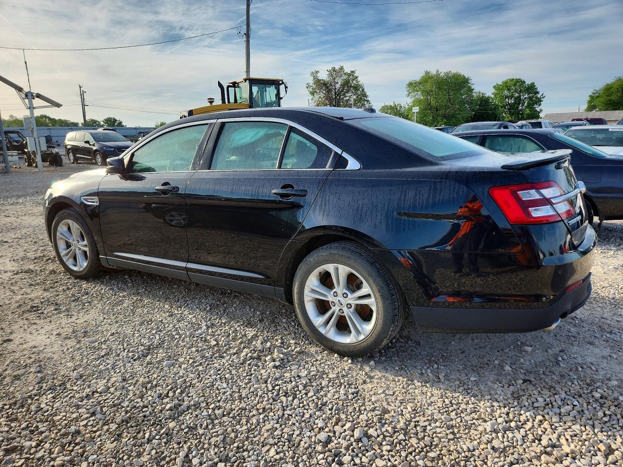 2018 FORD TAURUS SEL photo 4
