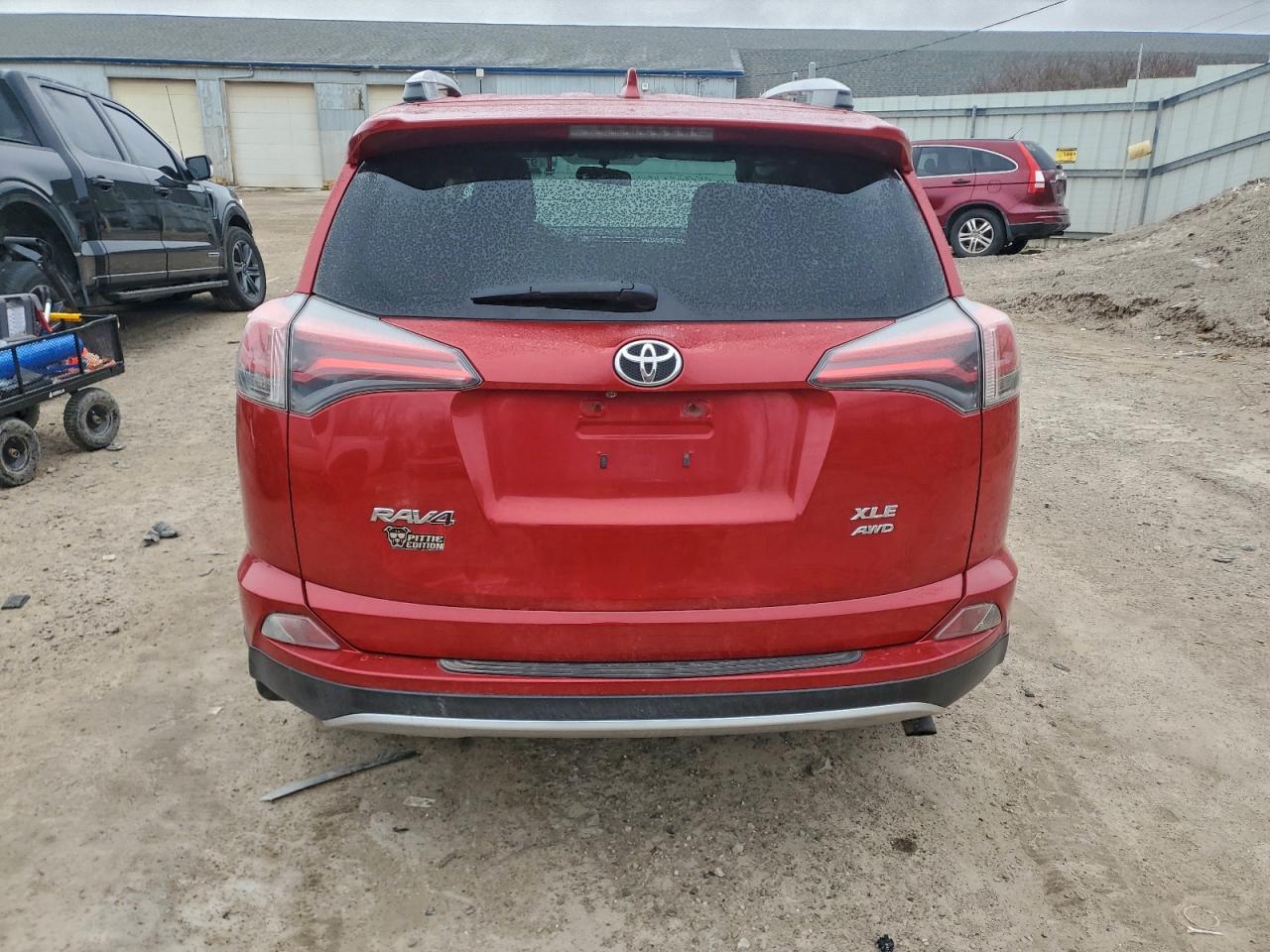 2016 TOYOTA RAV4 XLE photo 6
