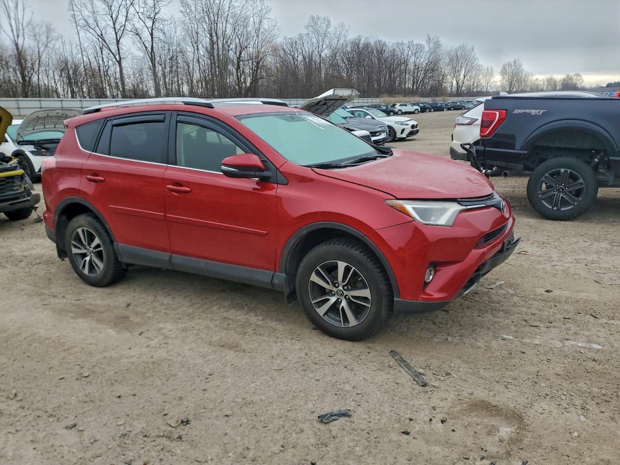 2016 TOYOTA RAV4 XLE photo 4