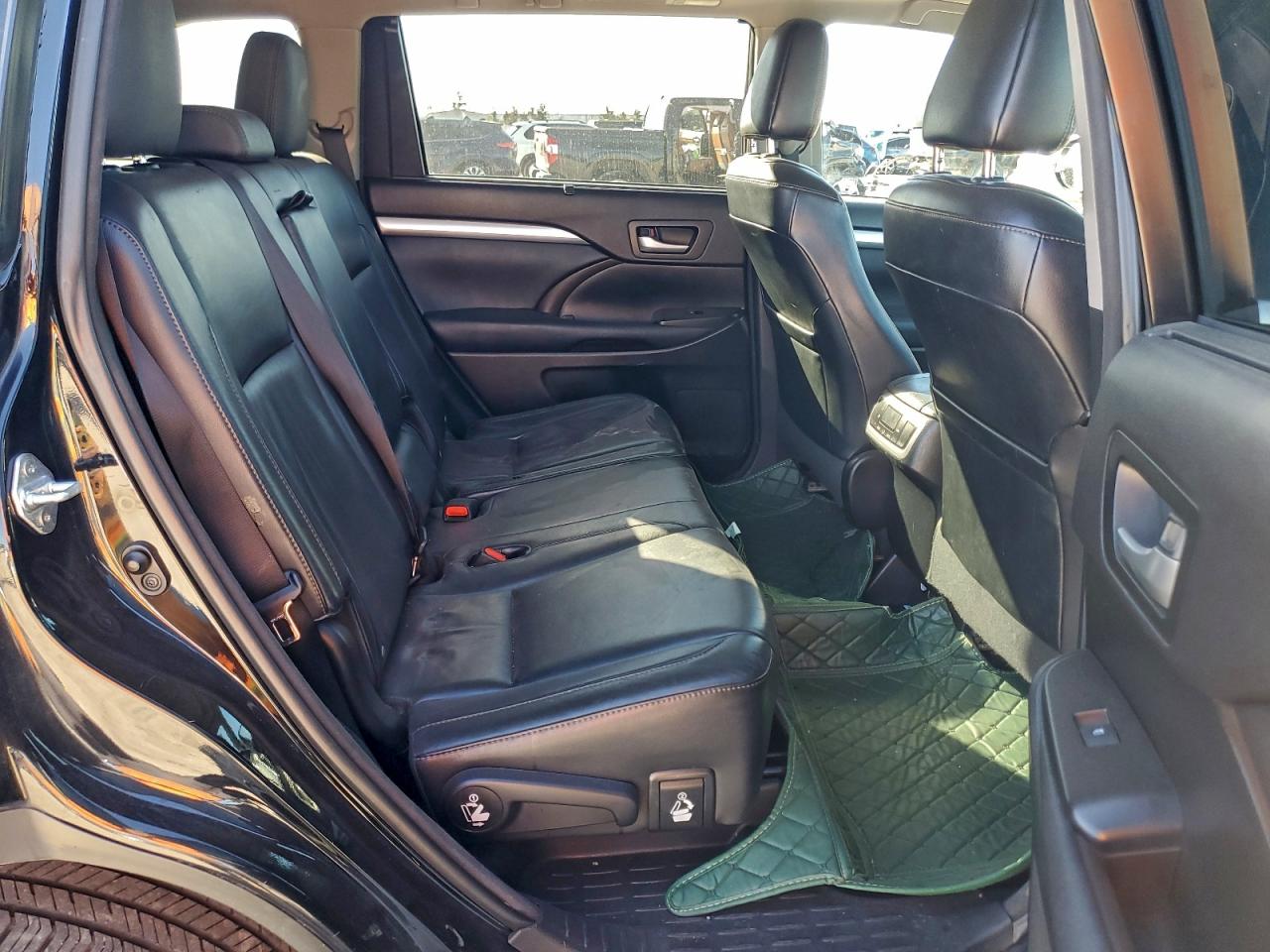2016 TOYOTA HIGHLANDER XLE photo 11