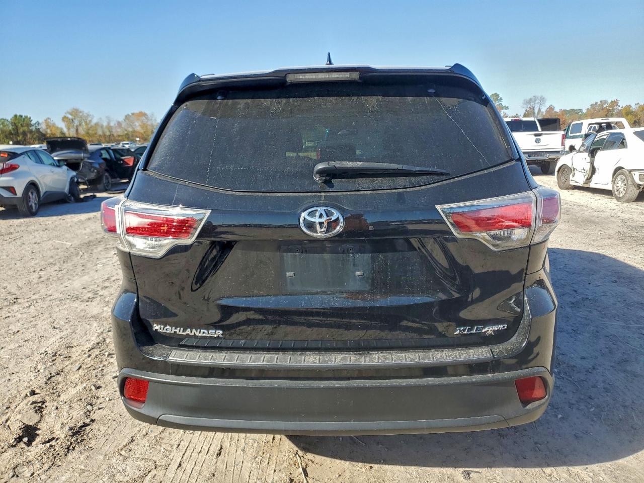 2016 TOYOTA HIGHLANDER XLE photo 6