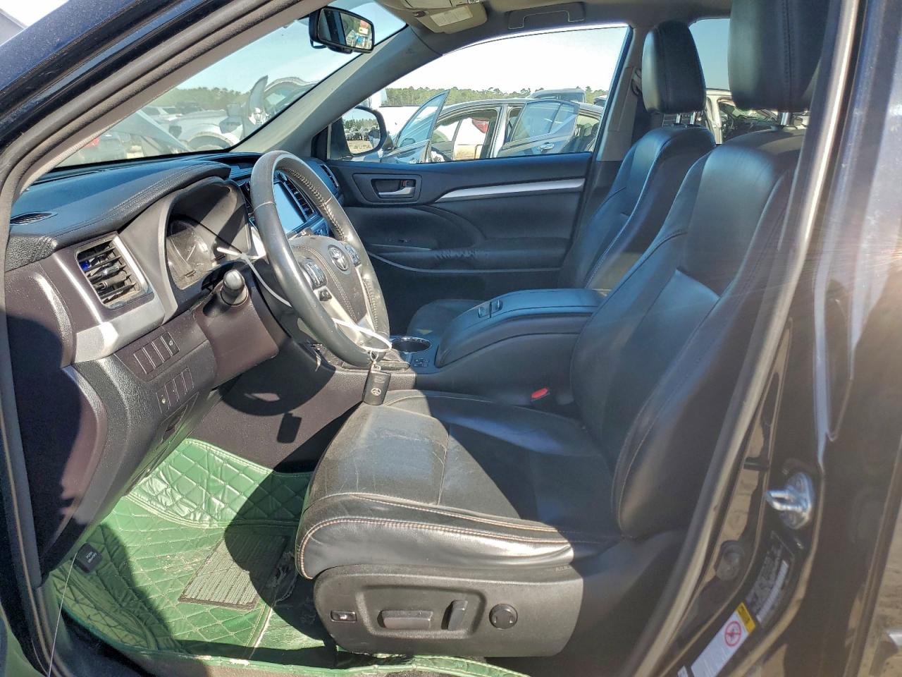 2016 TOYOTA HIGHLANDER XLE photo 7