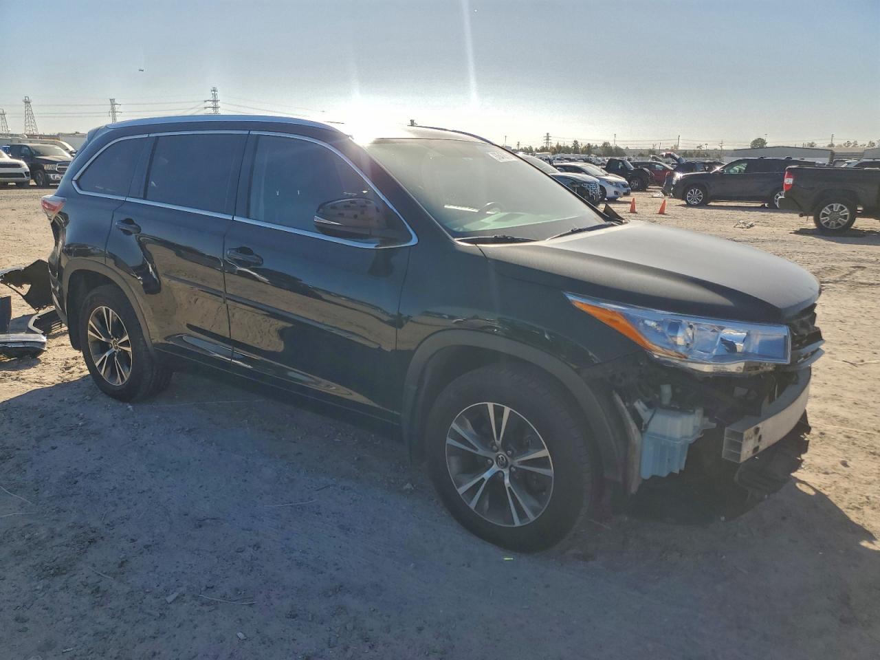 2016 TOYOTA HIGHLANDER XLE photo 4