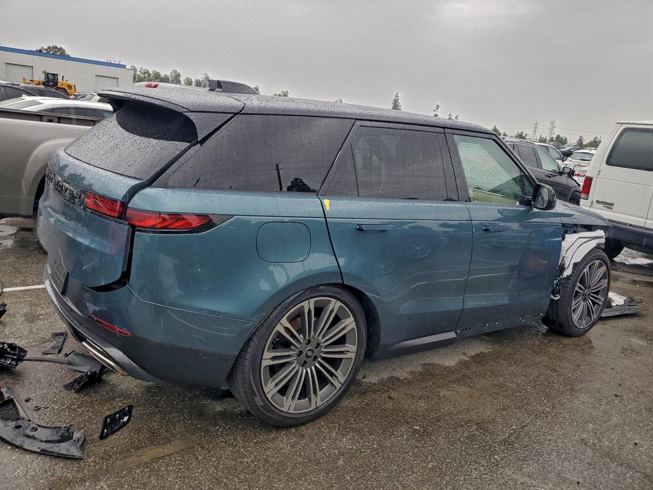 2024 LAND ROVER RANGE ROVER SPORT SE photo 3