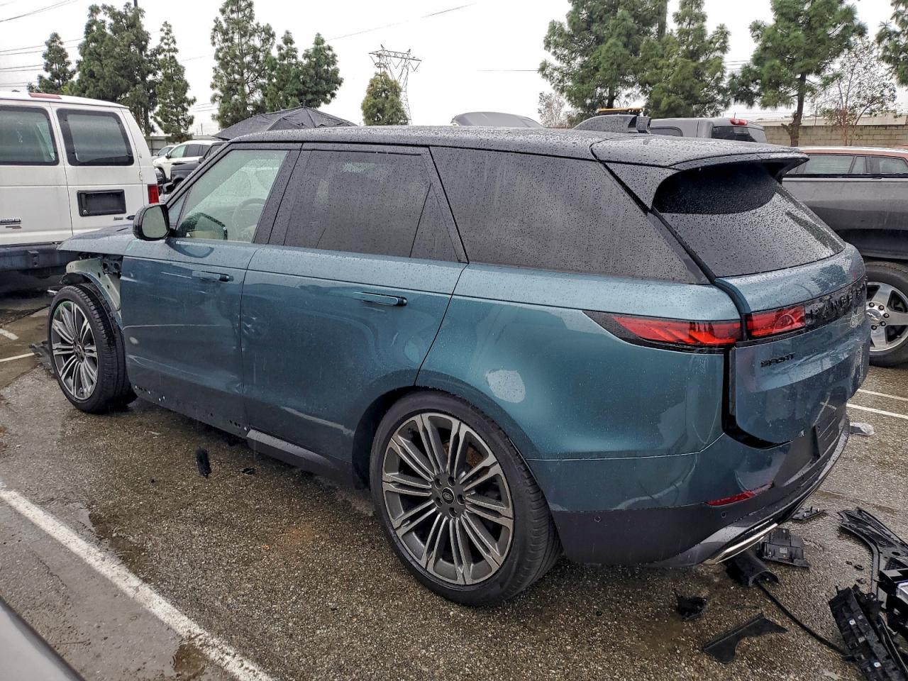 2024 LAND ROVER RANGE ROVER SPORT SE photo 2