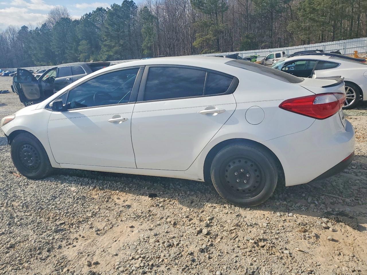 2015 KIA FORTE LX photo 2