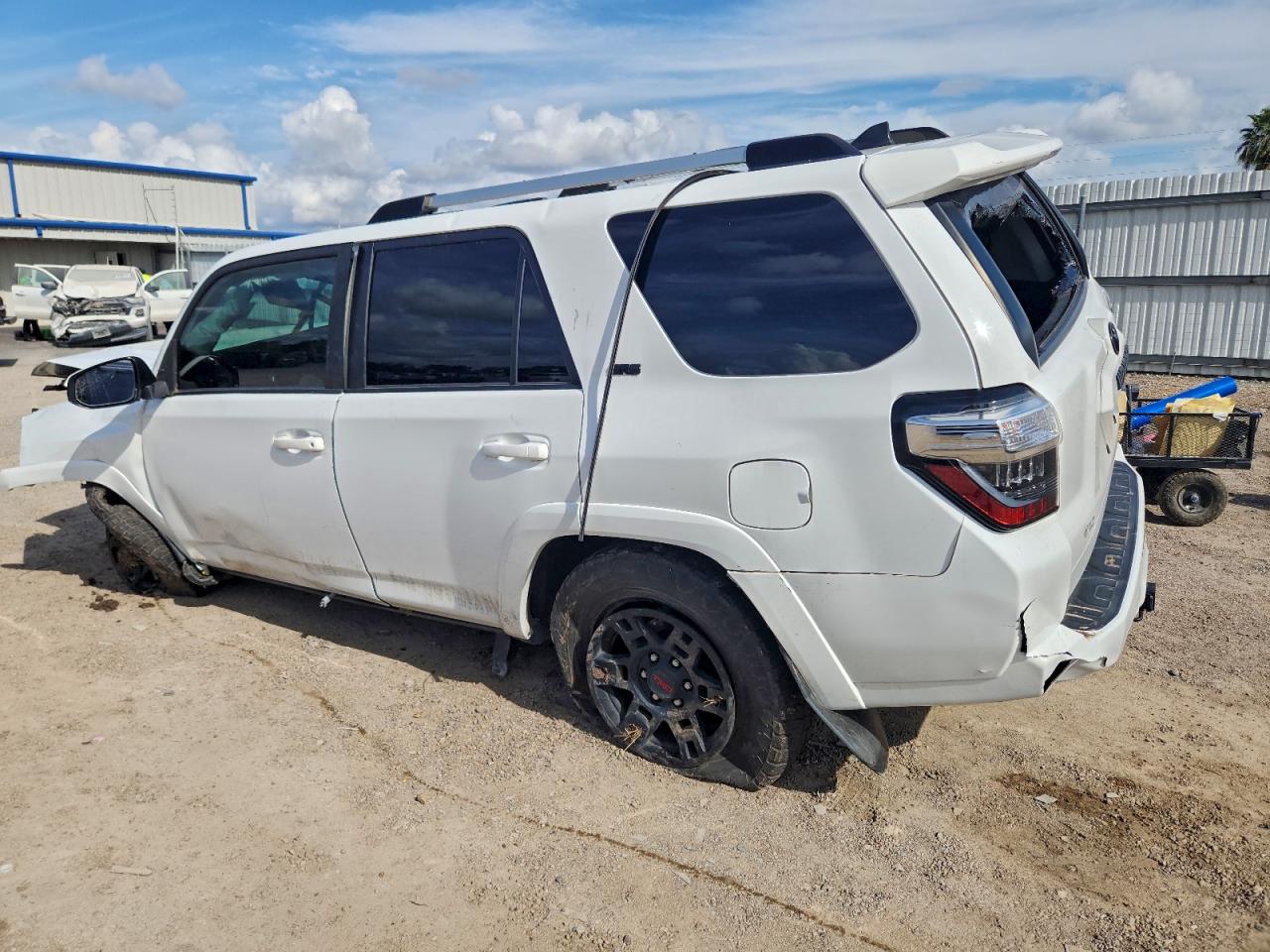 2022 TOYOTA 4RUNNER SR5 photo 2