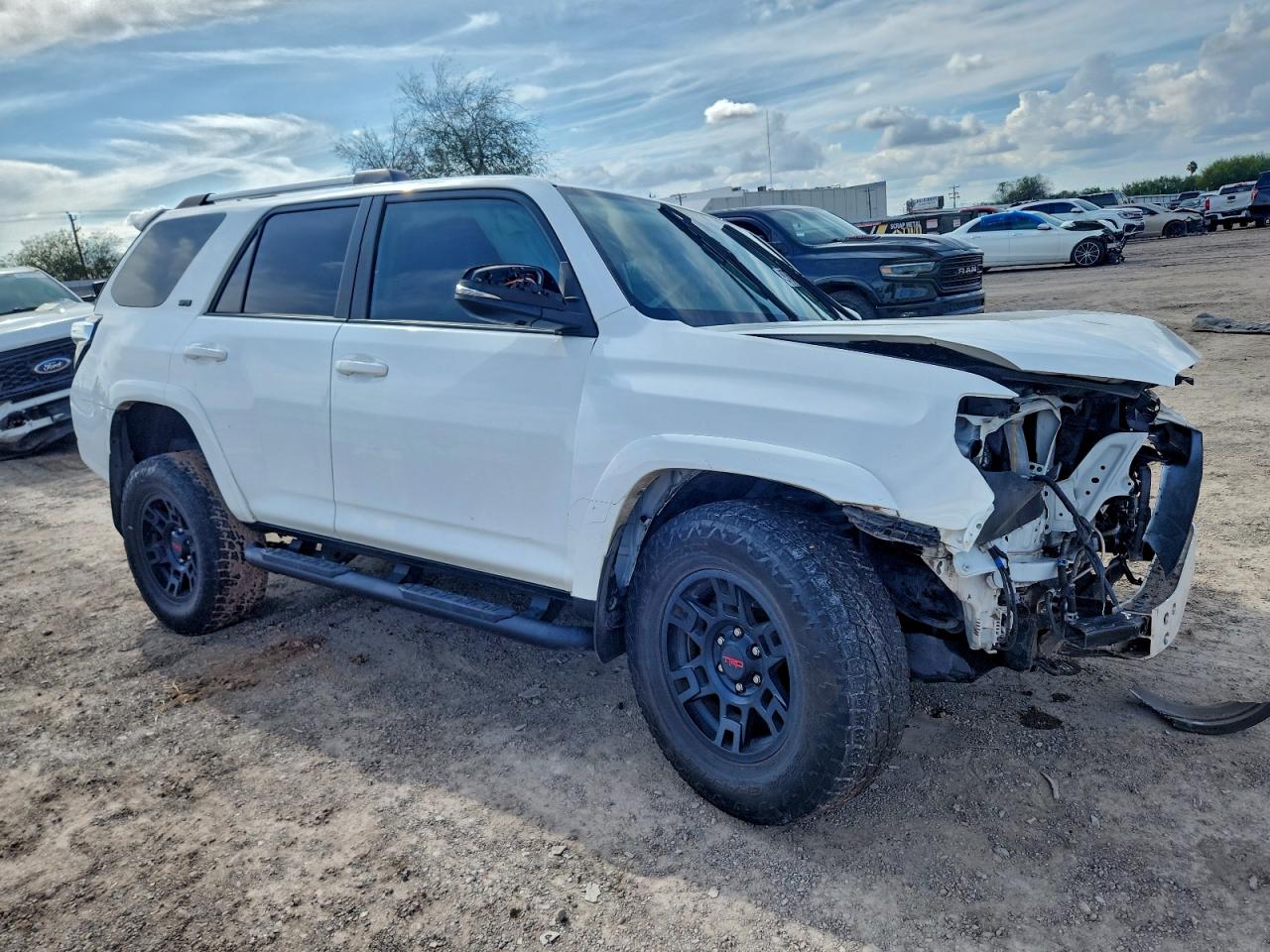 2022 TOYOTA 4RUNNER SR5 photo 4