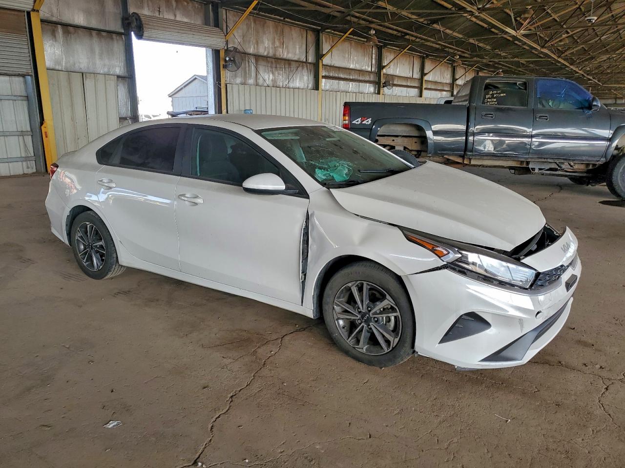 2023 KIA FORTE LX photo 4