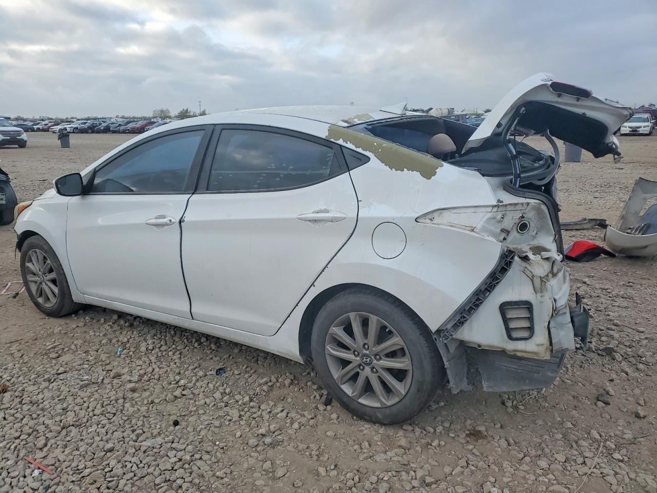 2016 HYUNDAI ELANTRA SE photo 2