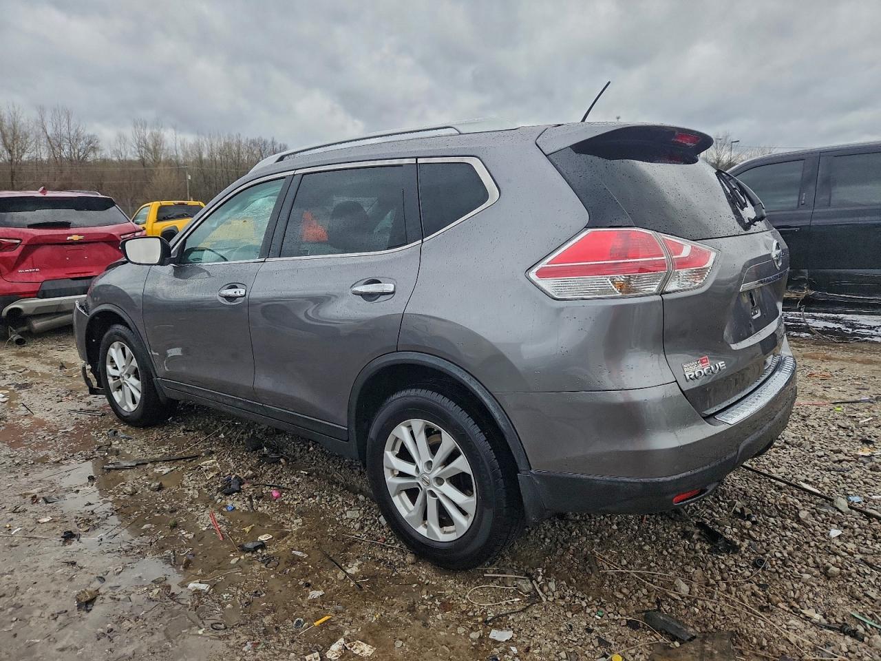 2016 NISSAN ROGUE SV photo 2
