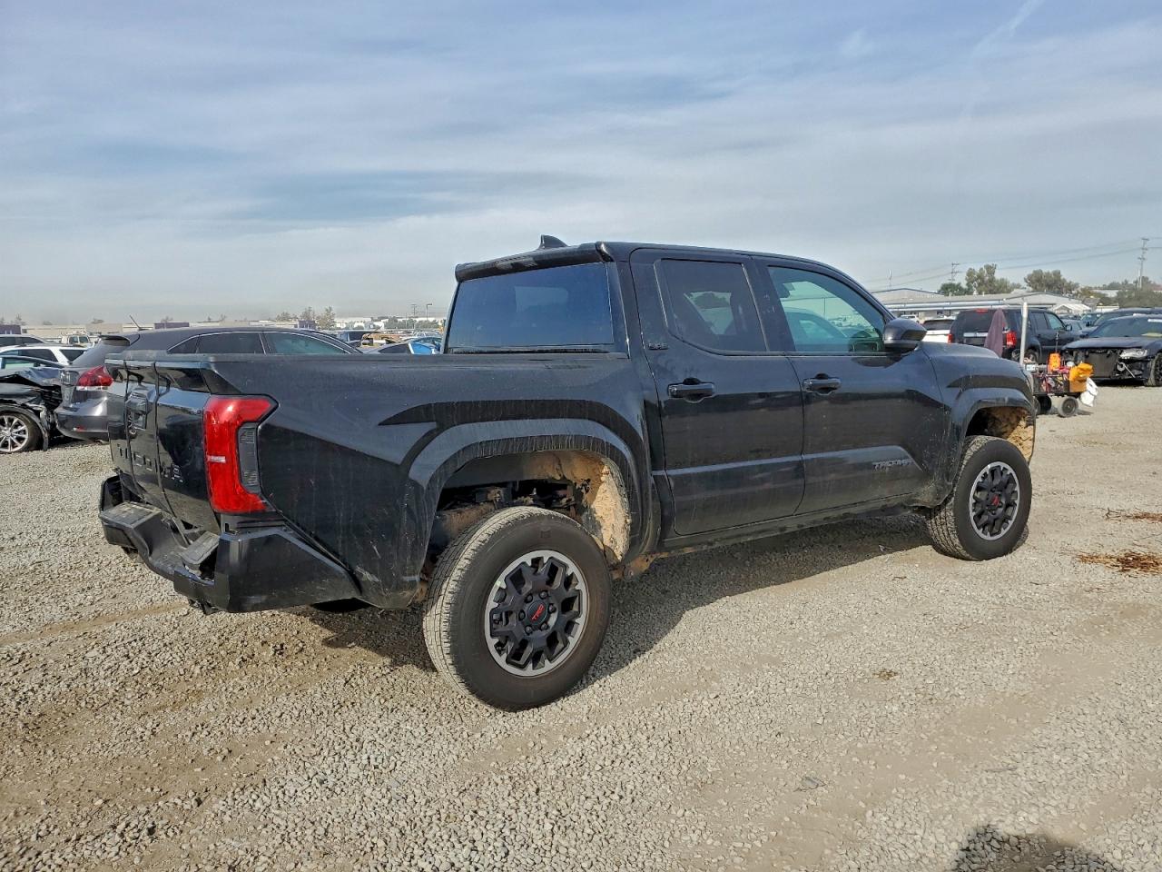 2025 TOYOTA TACOMA DOUBLE CAB photo 3