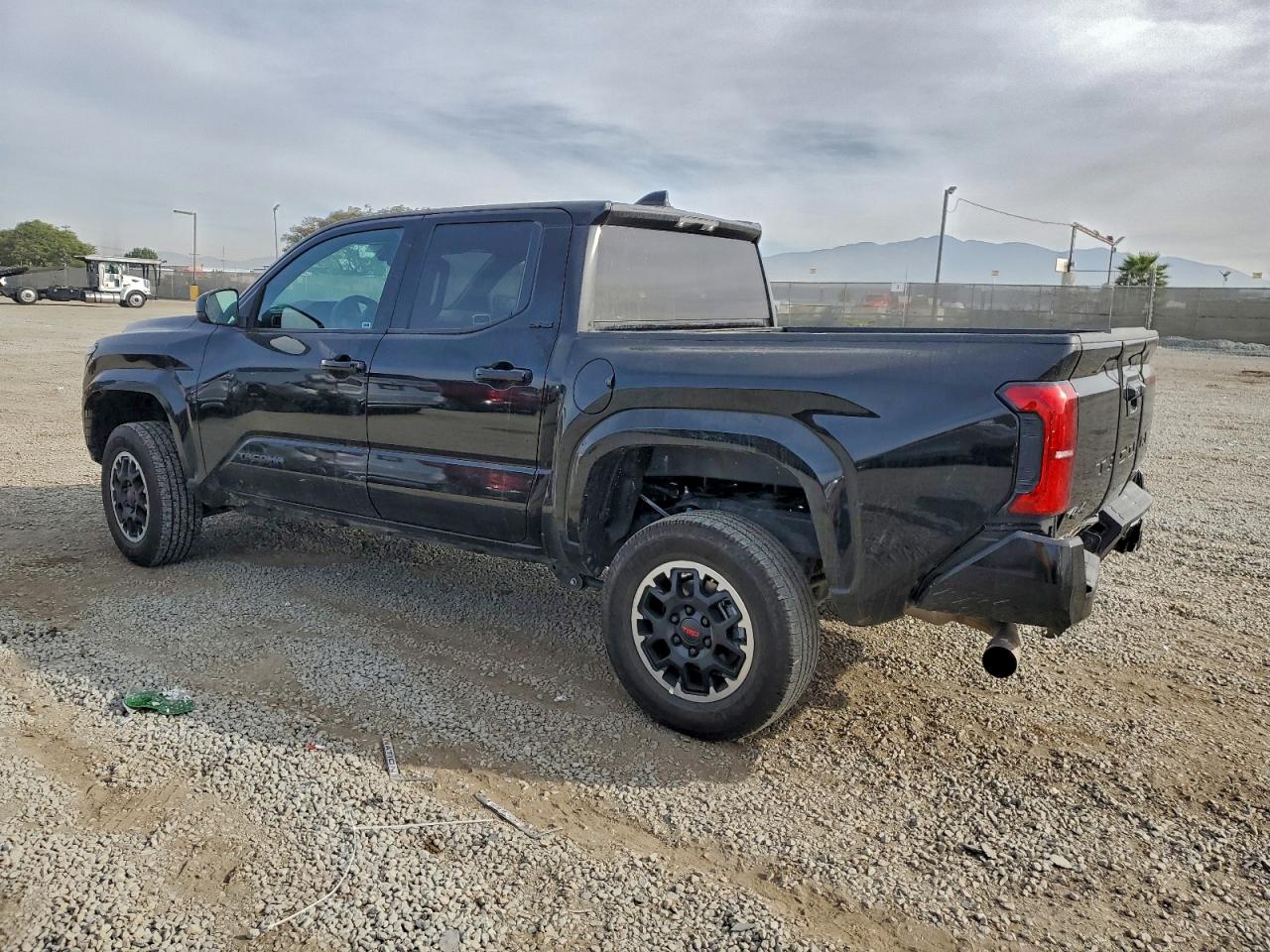 2025 TOYOTA TACOMA DOUBLE CAB photo 2