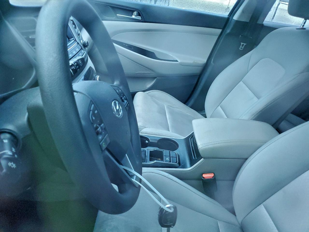 2017 HYUNDAI TUCSON SE photo 13