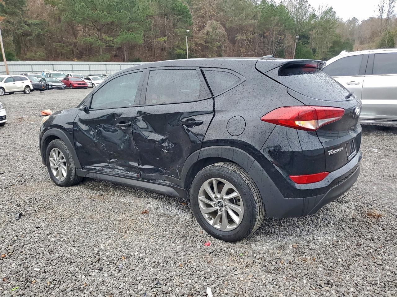 2017 HYUNDAI TUCSON SE photo 3