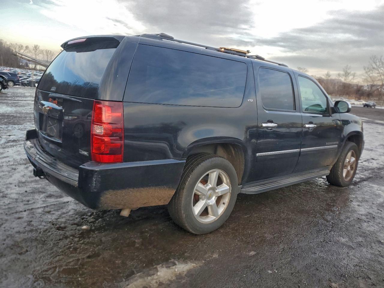 2009 CHEVROLET SUBURBAN K1500 LTZ photo 3