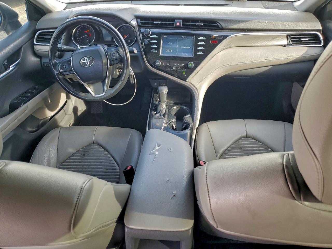 2018 TOYOTA CAMRY L photo 8