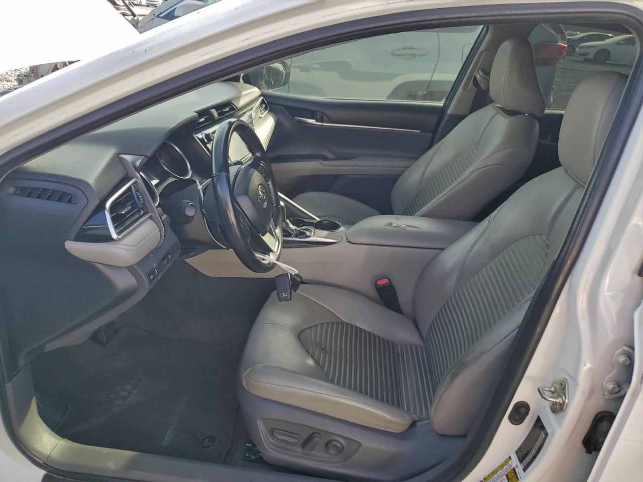 2018 TOYOTA CAMRY L photo 7