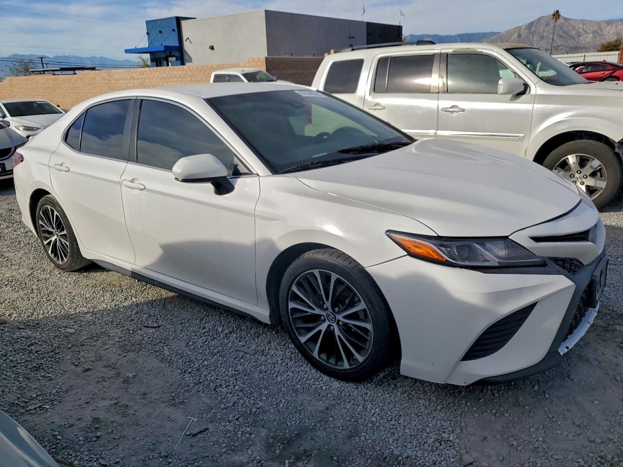 2018 TOYOTA CAMRY L photo 4