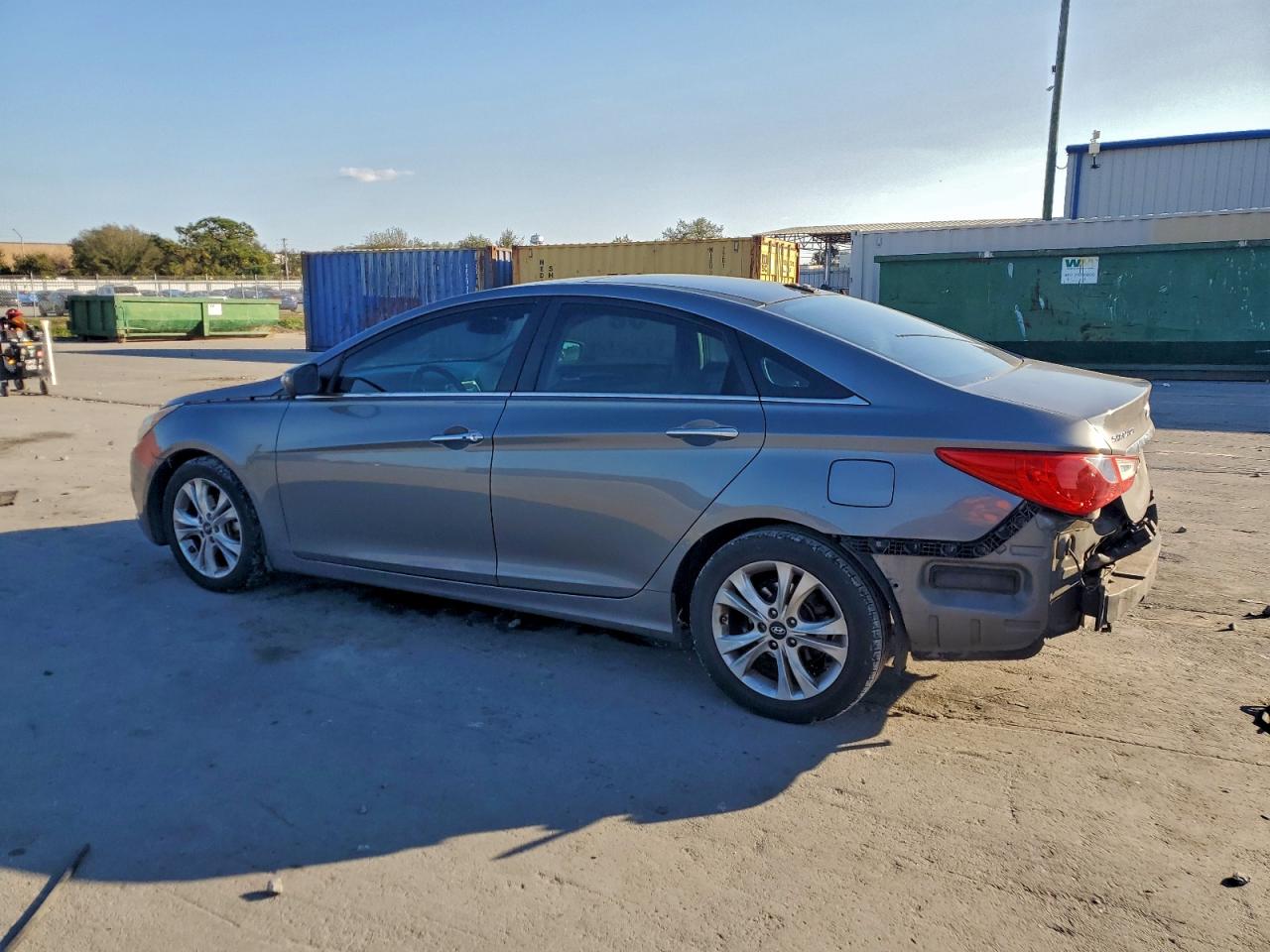 2013 HYUNDAI SONATA SE photo 2