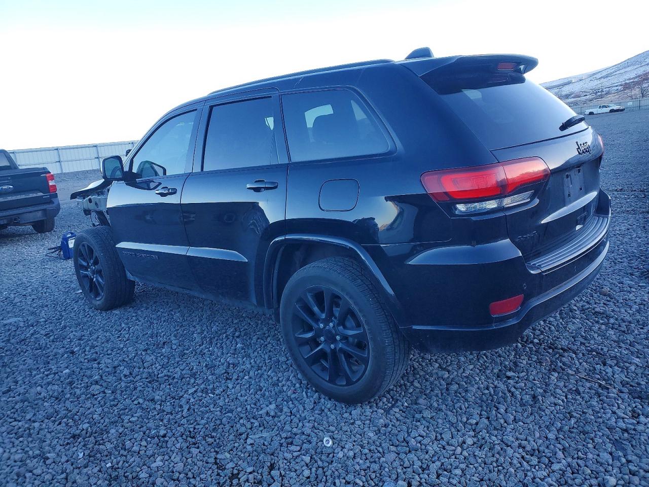 2018 JEEP GRAND CHEROKEE LAREDO photo 2