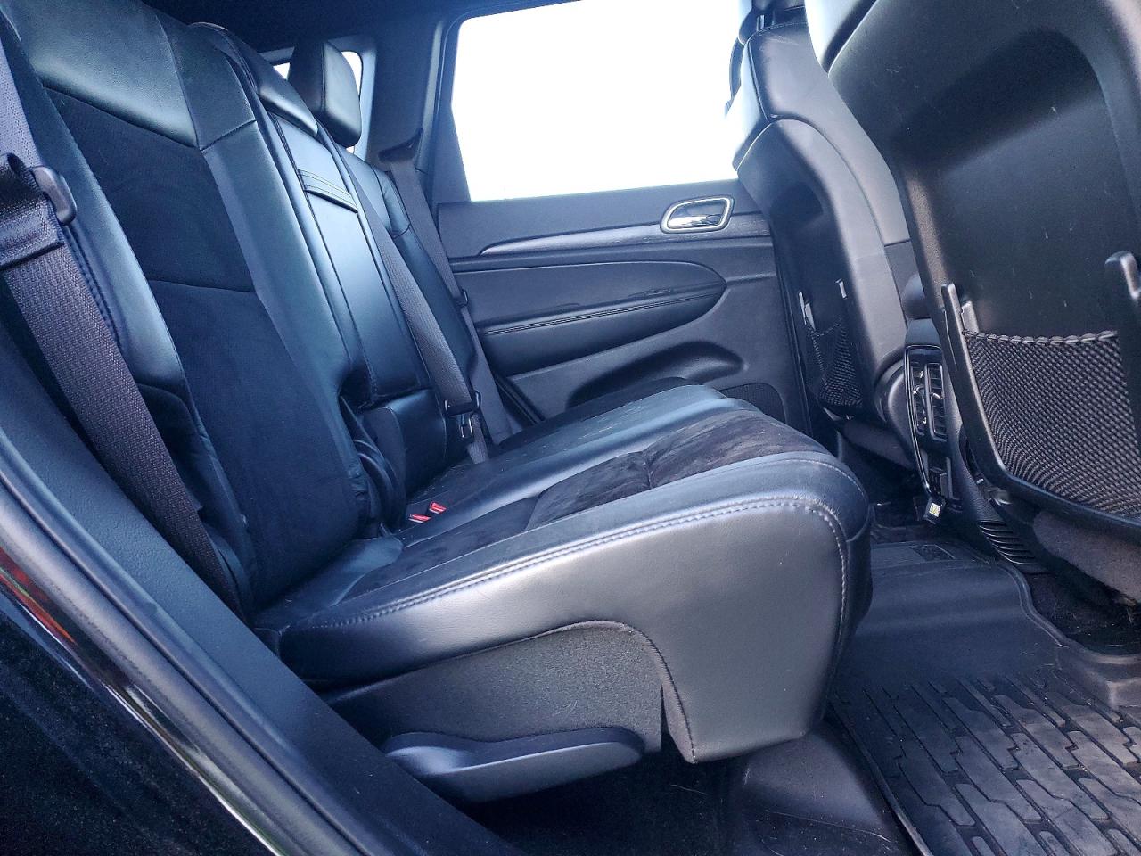 2018 JEEP GRAND CHEROKEE LAREDO photo 11
