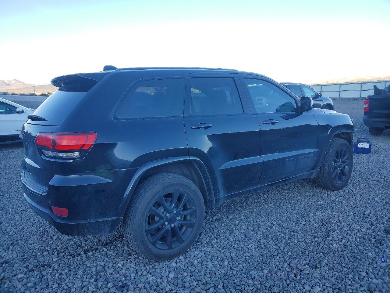 2018 JEEP GRAND CHEROKEE LAREDO photo 3