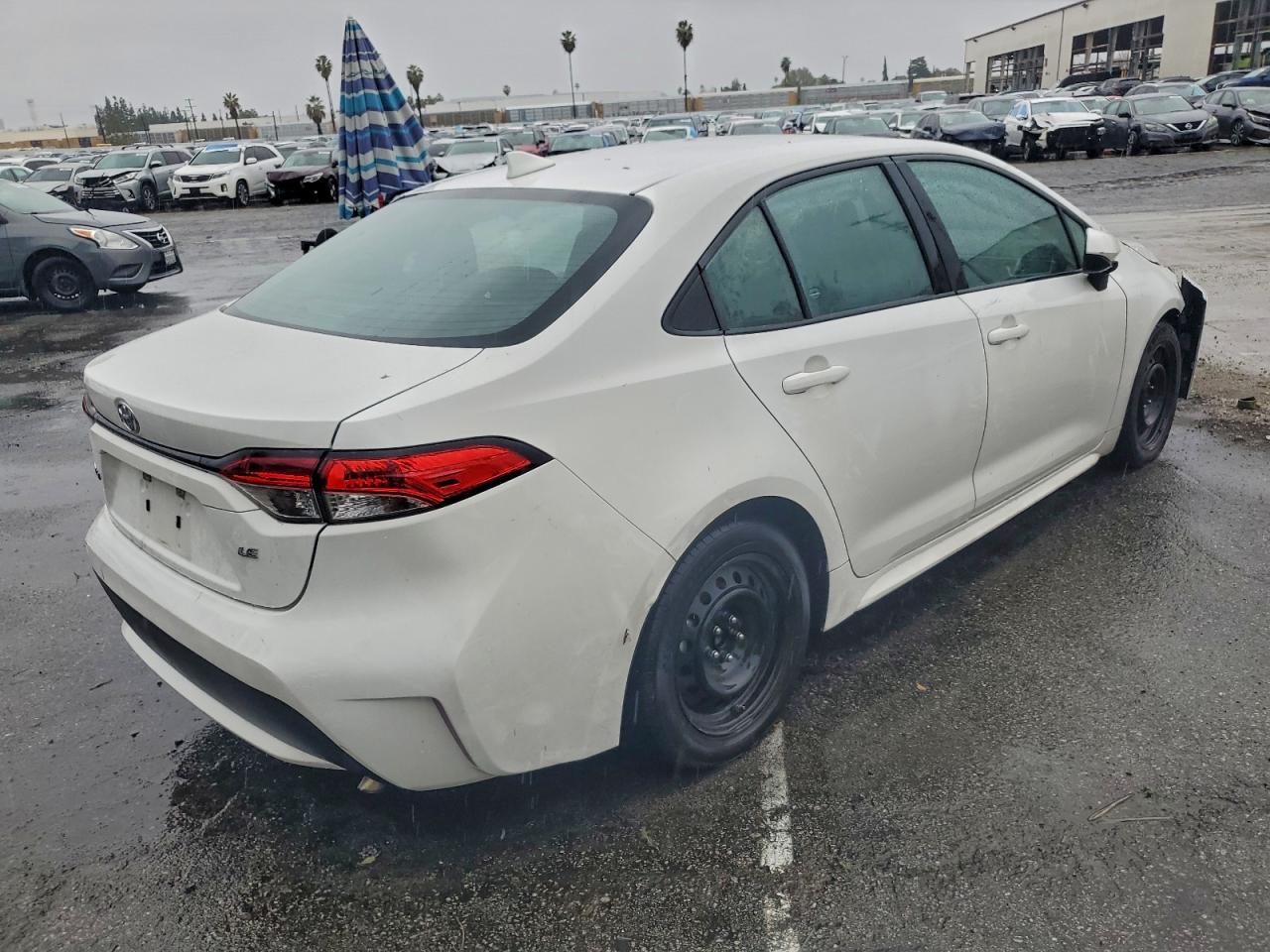 2021 TOYOTA COROLLA LE photo 3