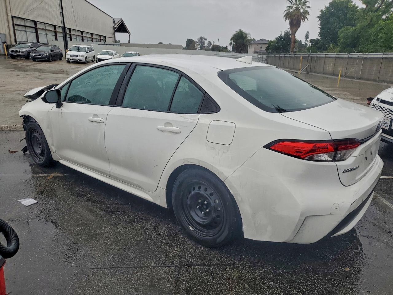 2021 TOYOTA COROLLA LE photo 2