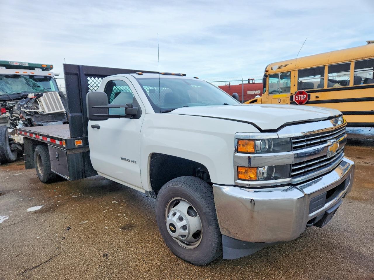 2017 CHEVROLET SILVERADO FLATBED TRUCK photo 4
