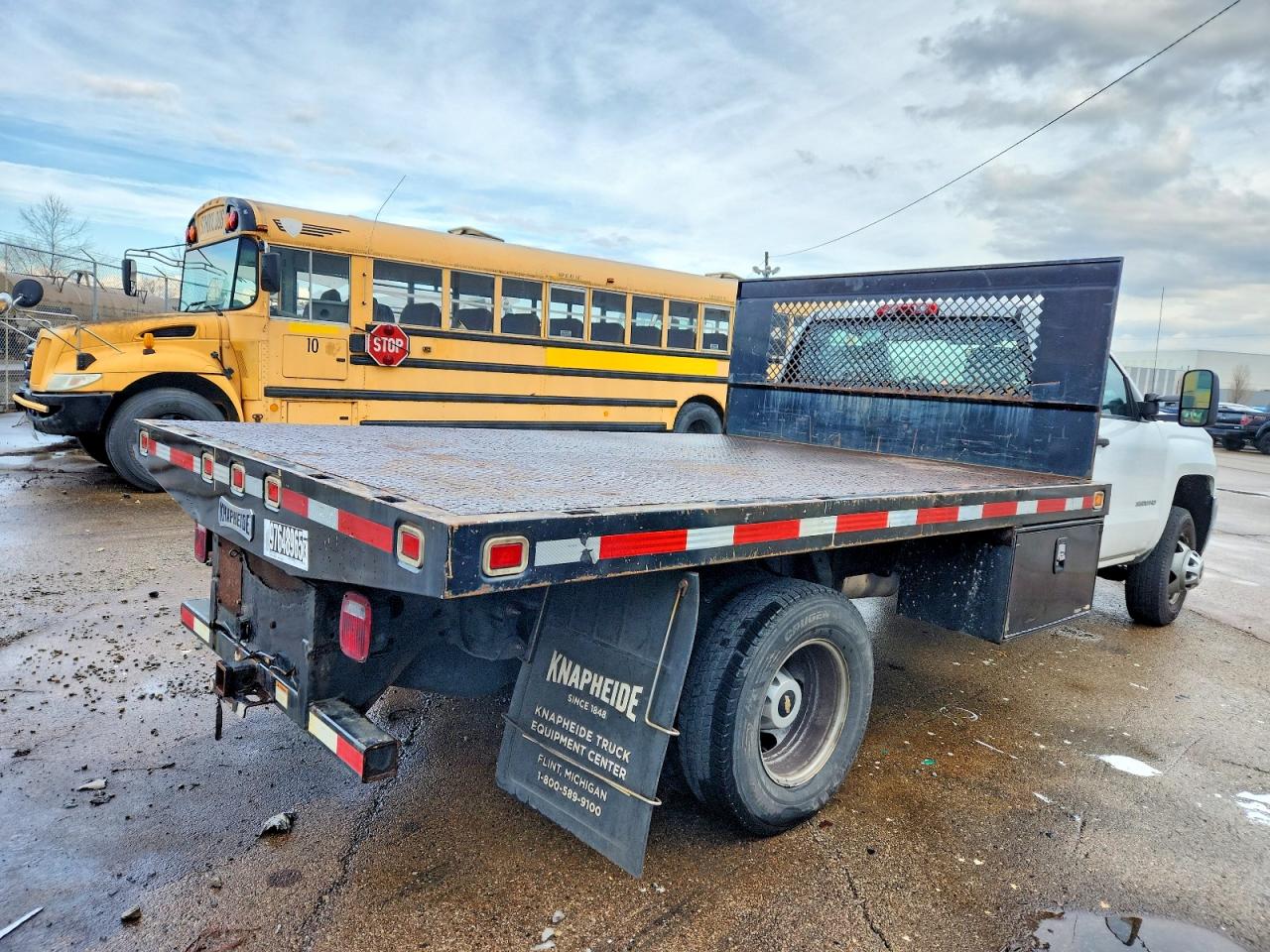 2017 CHEVROLET SILVERADO FLATBED TRUCK photo 3