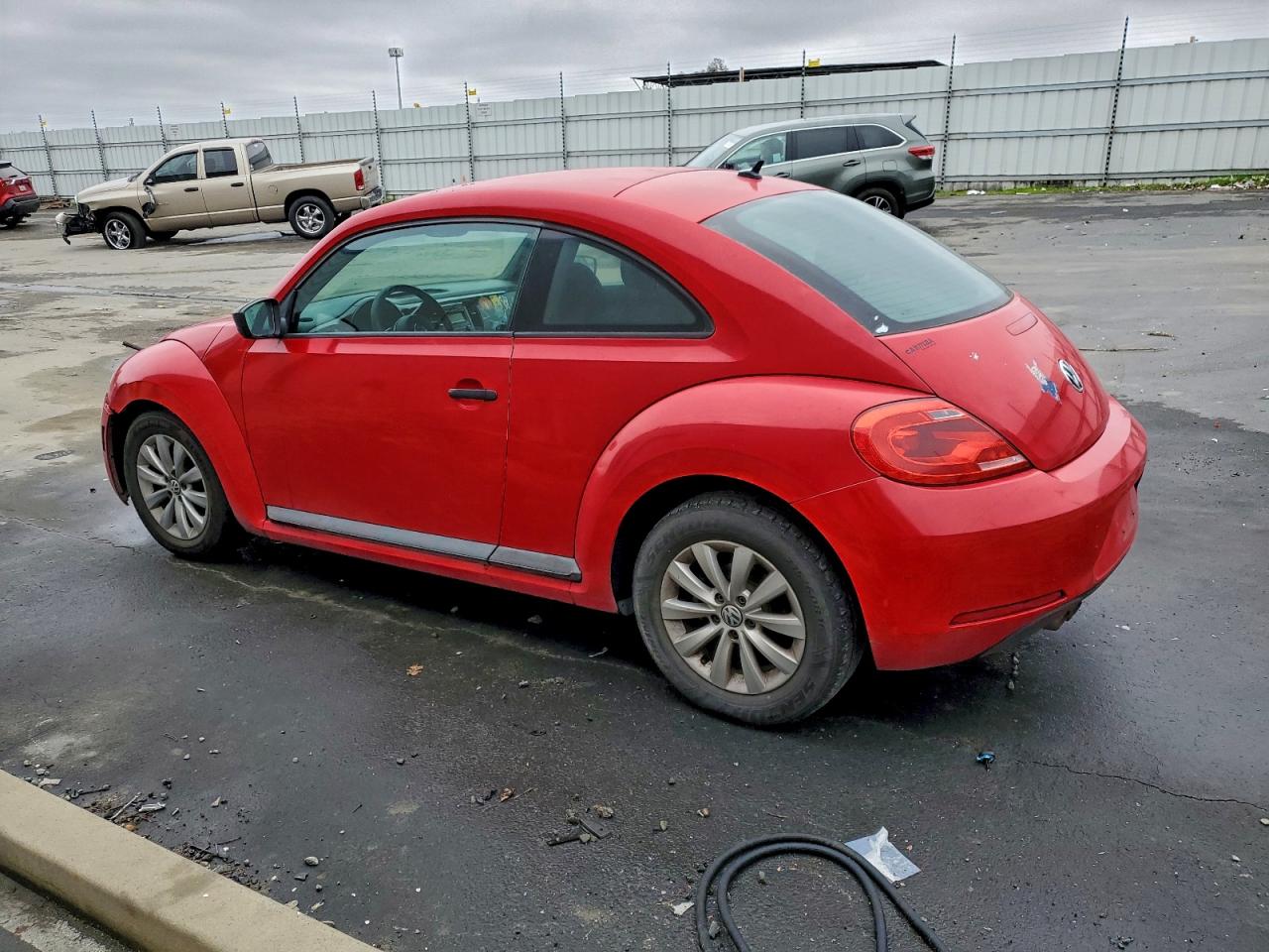 2013 VOLKSWAGEN BEETLE photo 2