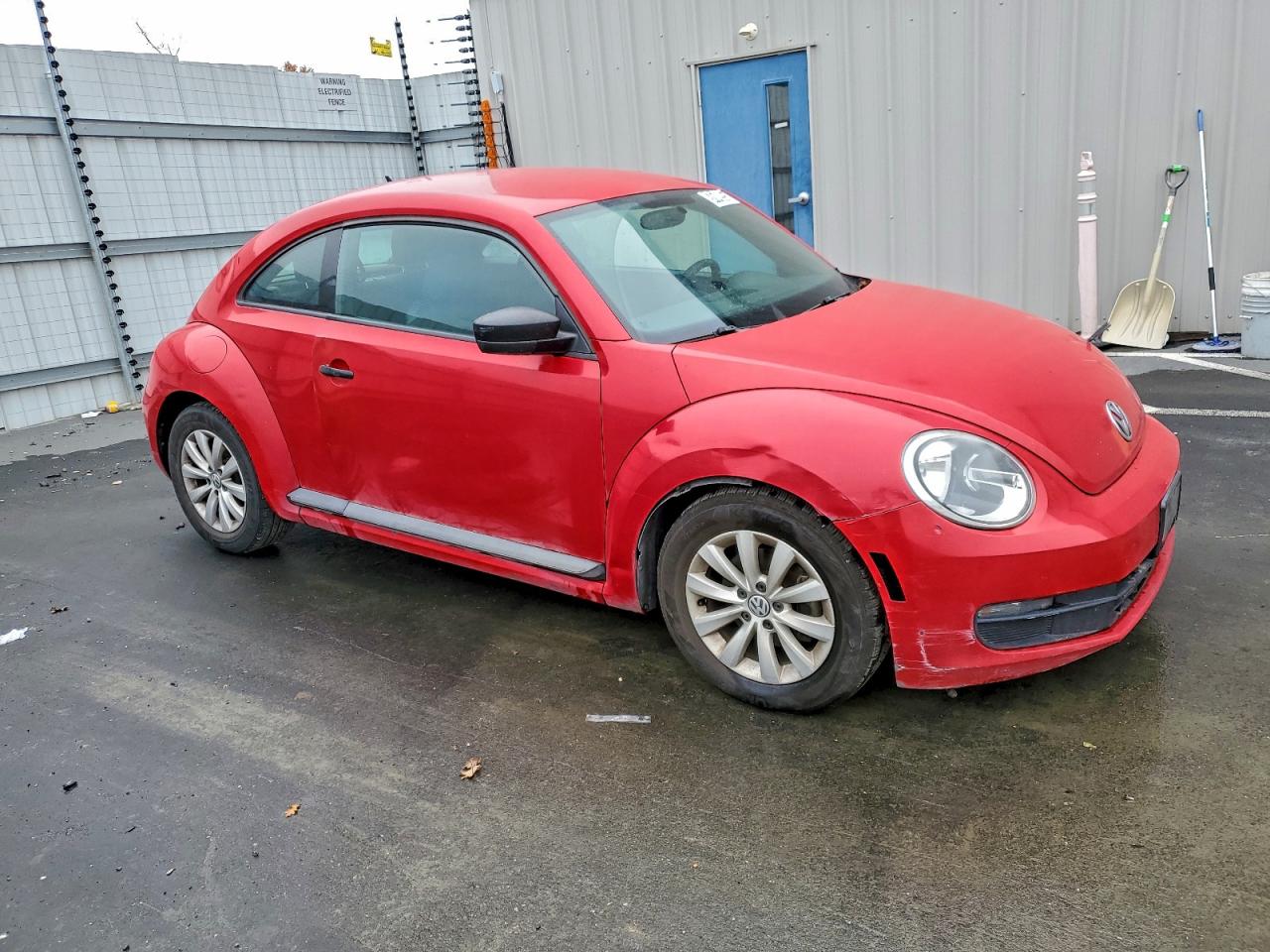2013 VOLKSWAGEN BEETLE photo 4