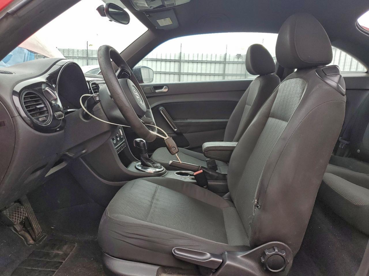 2013 VOLKSWAGEN BEETLE photo 7