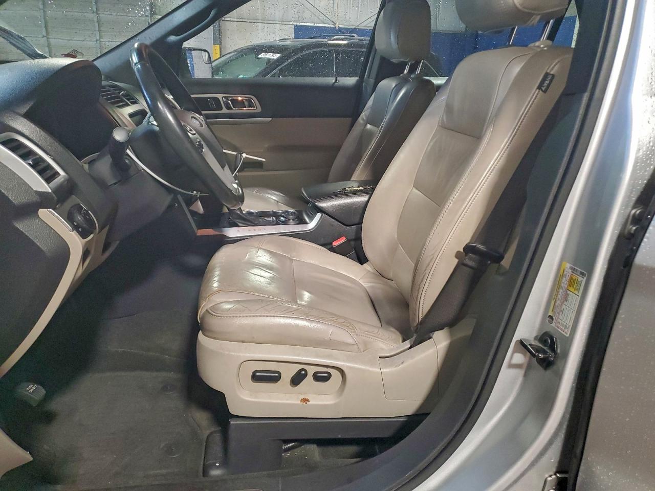 2011 FORD EXPLORER XLT photo 7