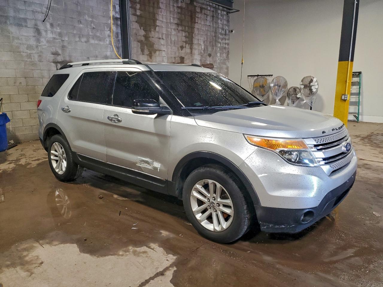 2011 FORD EXPLORER XLT photo 4