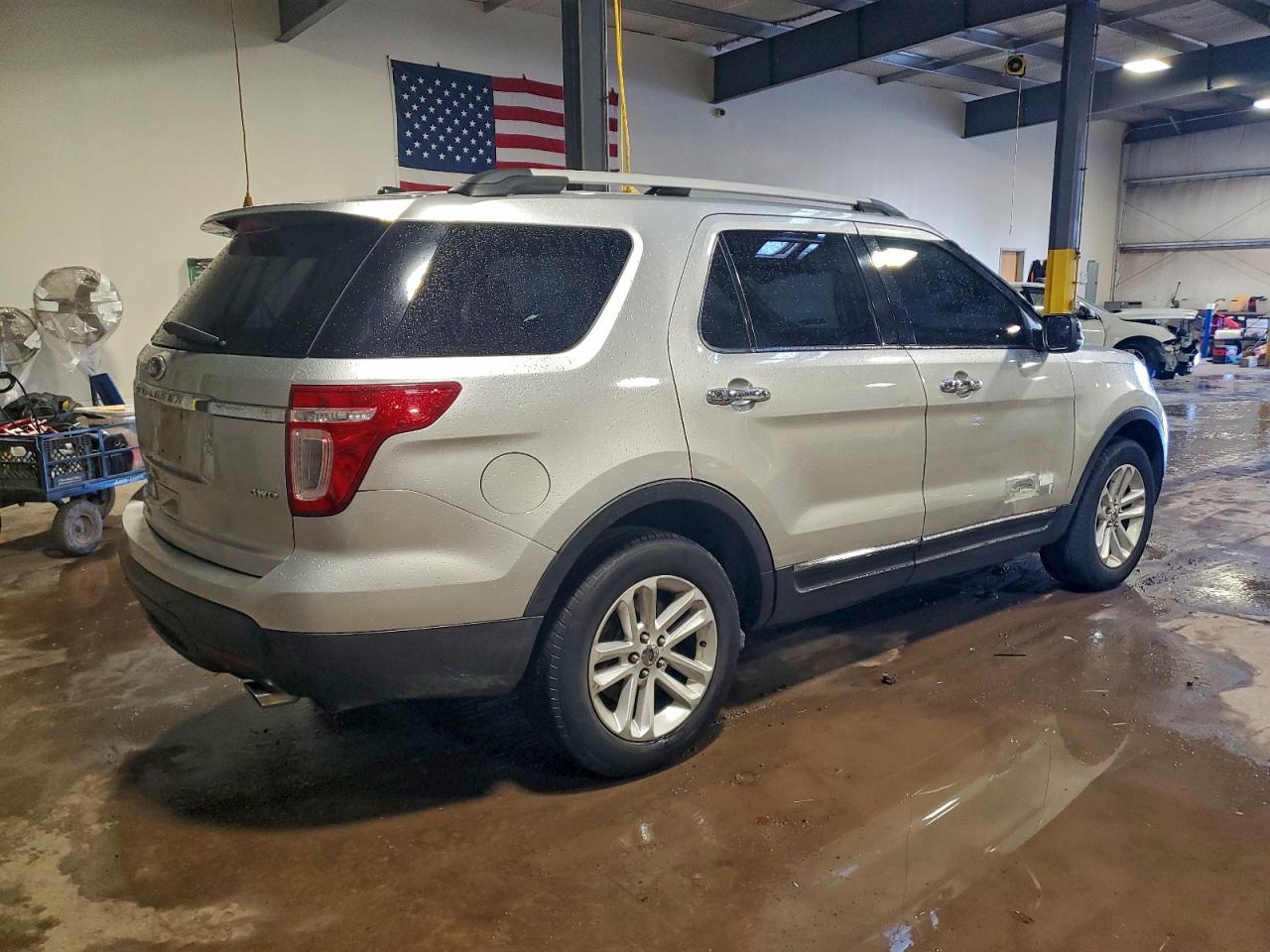 2011 FORD EXPLORER XLT photo 3