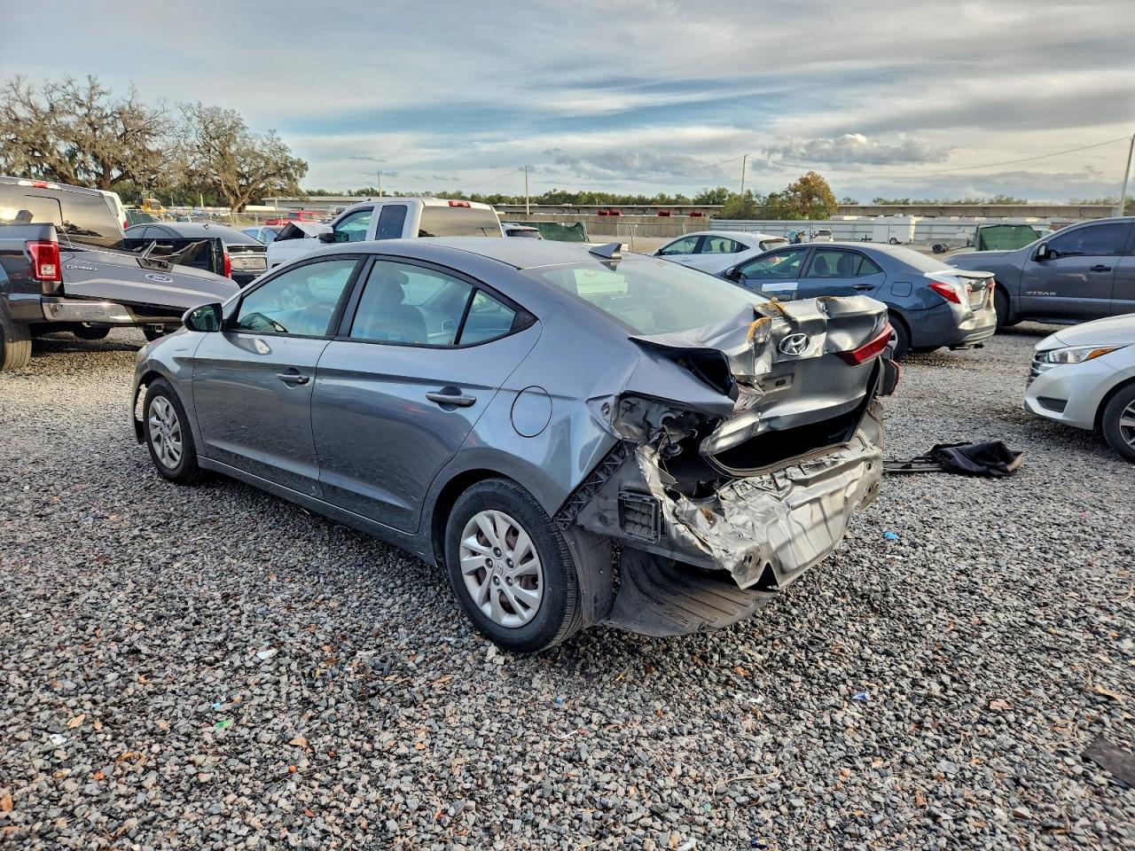 2017 HYUNDAI ELANTRA SE photo 2